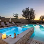 Piedra Acharavi Villa