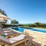 Piedra Acharavi Villa