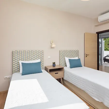 别墅 Piedra Acharavi *